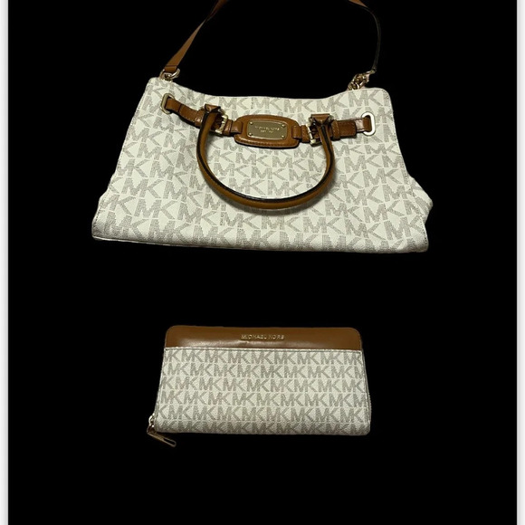 Michael Kors purse and wallet set - Picture 1 of 1